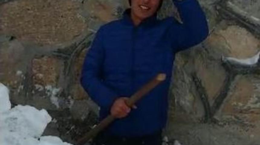 Fedakar &Ouml;ğretmen Kar Mesaisi