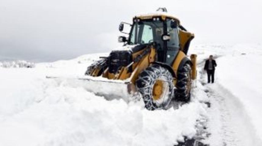 Batman&rsquo;da 4 Bin 886 Kilometre K&ouml;y Yolu Ulaşıma A&ccedil;ıldı