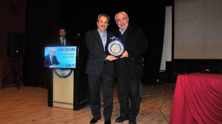 Akşehir&rsquo;de Yazar Vakkasoğlu Konferans Verdi