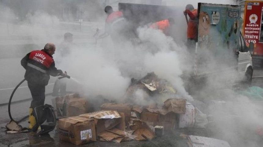 Atılan Sigara İzmariti Seyir Halindeki Kamyonette Yangın &Ccedil;ıkardı