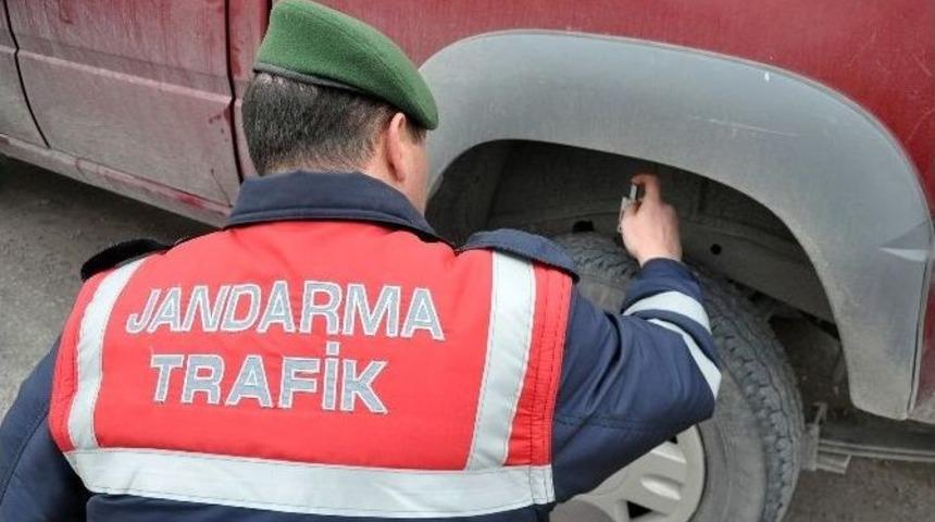 (&ouml;zel Haber) Jandarmadan Kış Lastiği Uygulaması