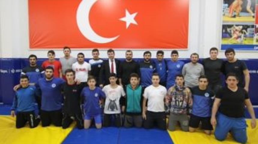 B&uuml;y&uuml;kşehirli G&uuml;reşciler &Ccedil;alışmalarını S&uuml;rd&uuml;r&uuml;yor