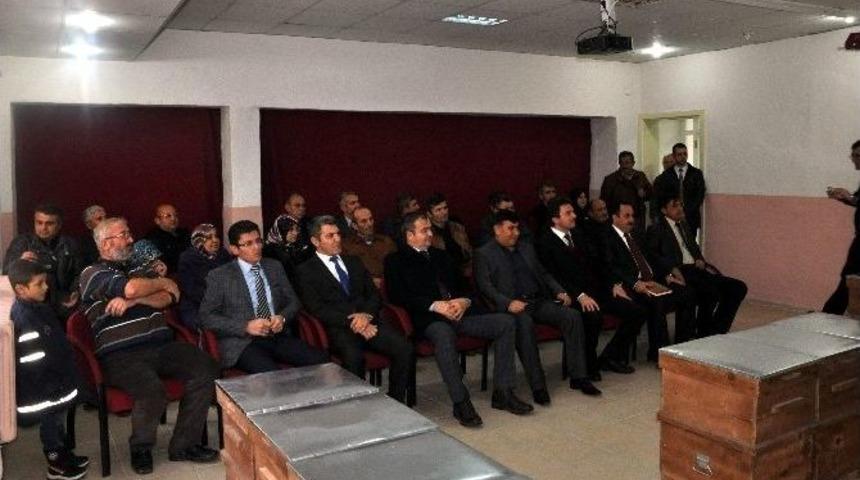 Emet Belediyesi Aracılara Kovan Hediye Etti