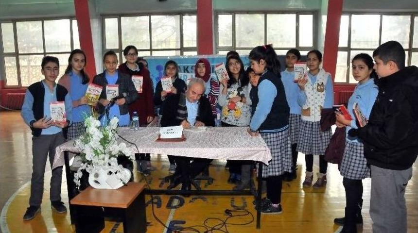 Yazar Vakkasoğlu &Ouml;ğrencilerle Buluştu