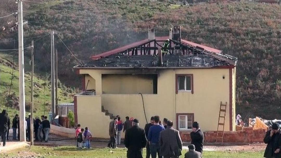 7 Kişilik Ailenin Kaldığı Ev K&uuml;le D&ouml;nd&uuml;