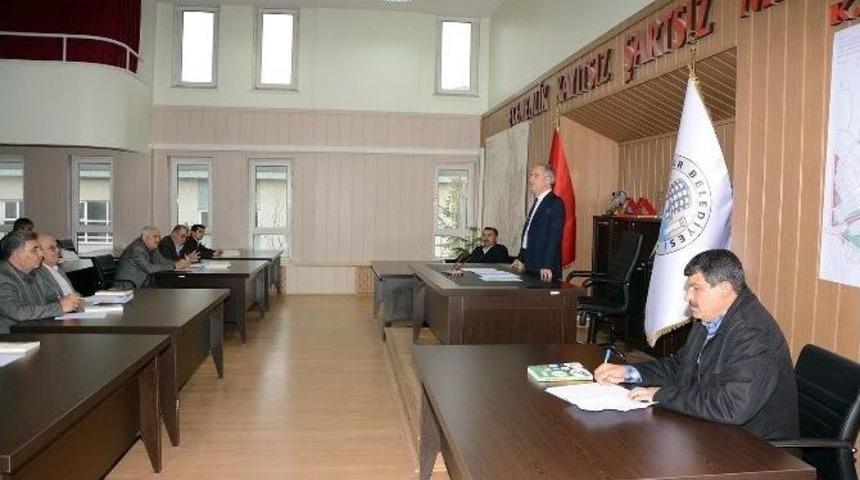 Dinarlı Yazara Plaket Verildi