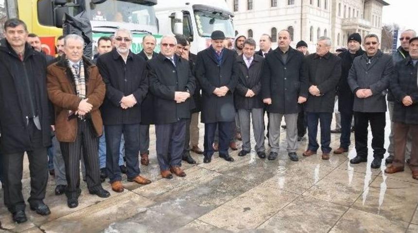 Sivas&rsquo;tan Bayırbucak T&uuml;rkmenleri&rsquo;ne 5 Tır Yardım