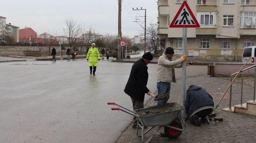 Taşk&ouml;pr&uuml; Kavşağı&rsquo;na Kasis Ve İkaz Levhası