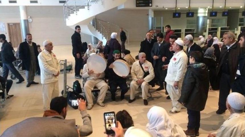 Umre Yolcuları R&ouml;tara Takıldı