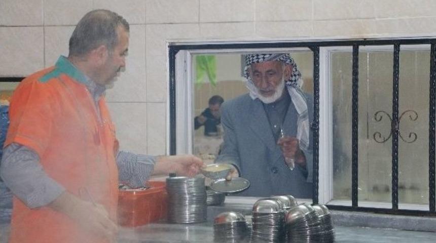 Şanlıurfa&rsquo;da 4 Bin Suriyeliye &Ccedil;orba Dağıtıldı