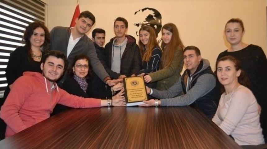 Gen&ccedil;lerin Sembolik İmzaları Kaymakama Sunuldu