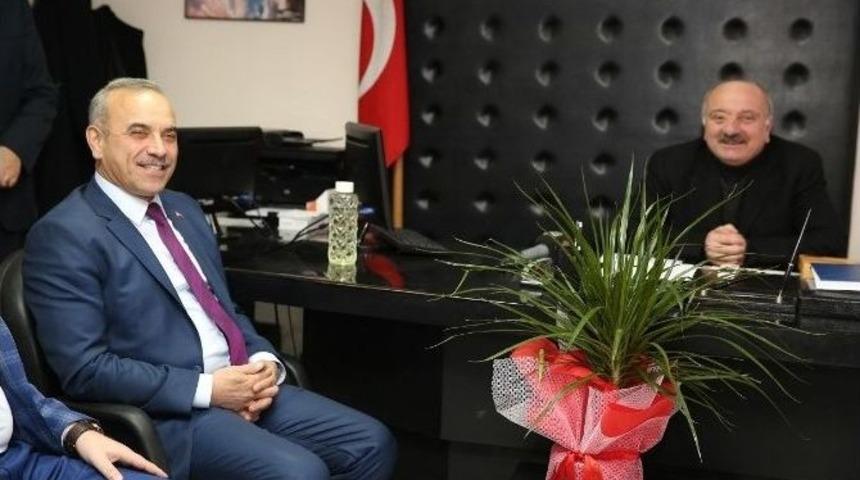 Ak Partili Başkandan Chp&rsquo;ye Ziyaret