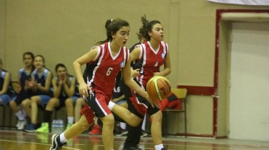 B&uuml;y&uuml;kşehir Gen&ccedil;lik Spor Kul&uuml;b&uuml; Yıldız Kızlar Basketbolda 2&rsquo;nci Oldu