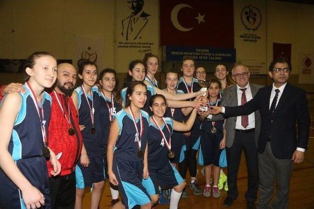 Büyükşehir Gençlik Spor Kulübü Yıldız Kızlar Basketbolda 2’nci Oldu