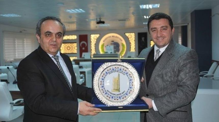 Rekt&ouml;r &Ouml;zcan Başkan Bakıcı&rsquo;yı Ziyaret Etti