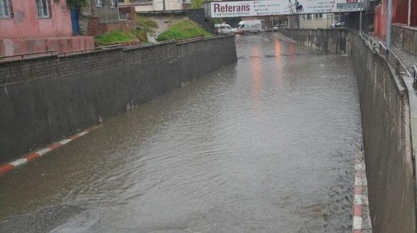 Şiddetli Yağmur Nazilli&rsquo;yi G&ouml;le &Ccedil;evirdi
