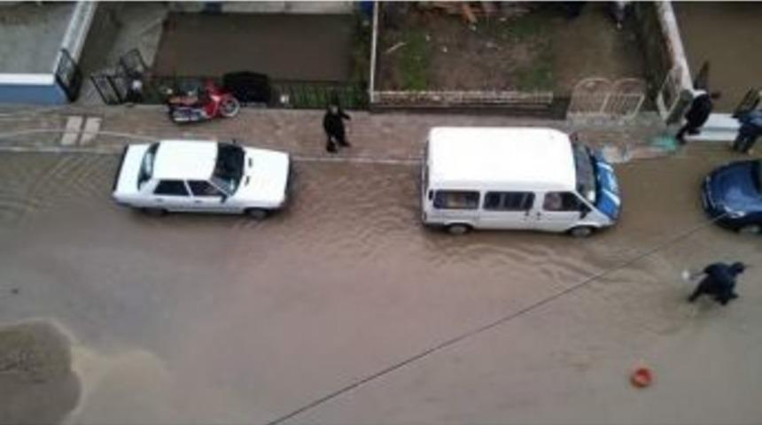 Simav&rsquo;da Yağmur Ve Lodos Etkili Oldu