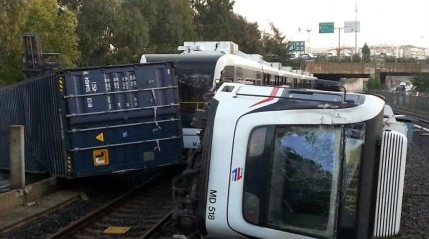 Konteyner Metronun &Uuml;zerine Devrildi