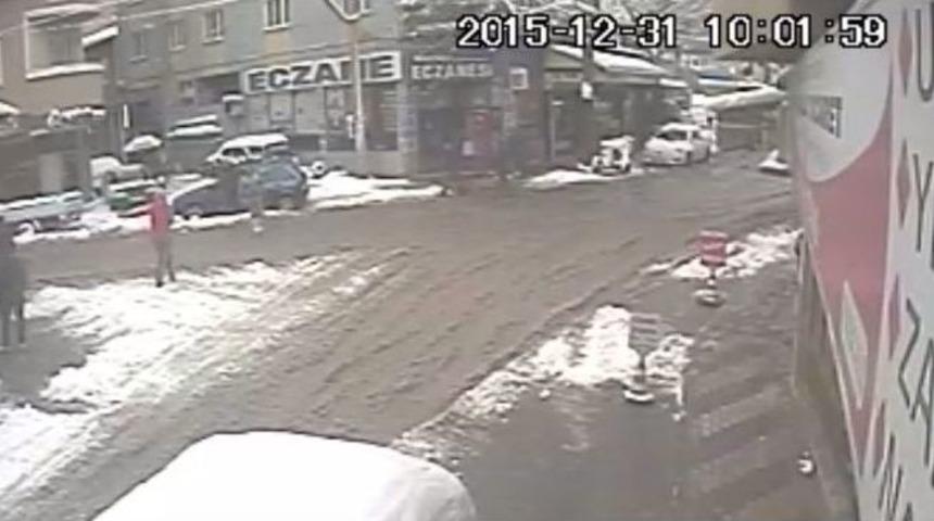 (&ouml;zel Haber) Beyzbol Sopalı Park Kavgası Kamerada