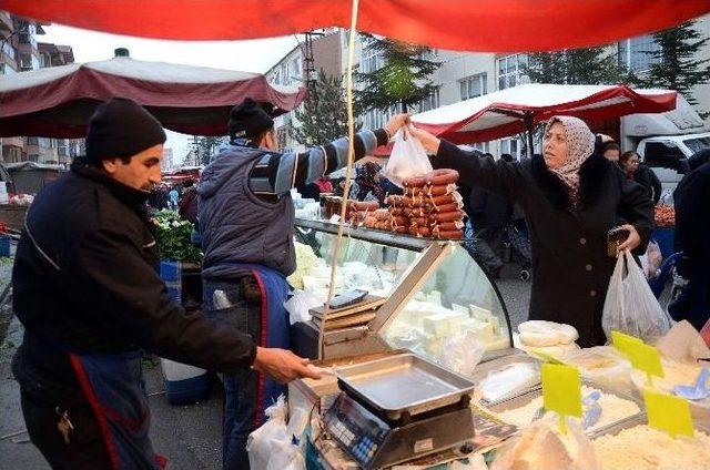 Eskişehir’de Açıkta Peynir Satışı