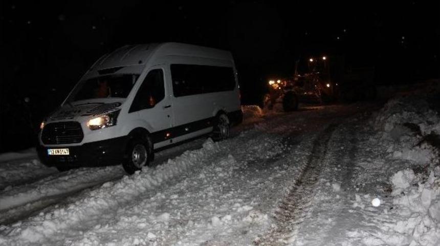 (&ouml;zel Haber) 50 &Ouml;ğrenci K&ouml;y Yolunda Mahsur Kaldı