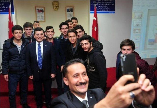 Tütüncü, Hacı Dudu Mehmet Gebizli Anadolu İmam Hatip Lisesi’ni Ziyaret Etti