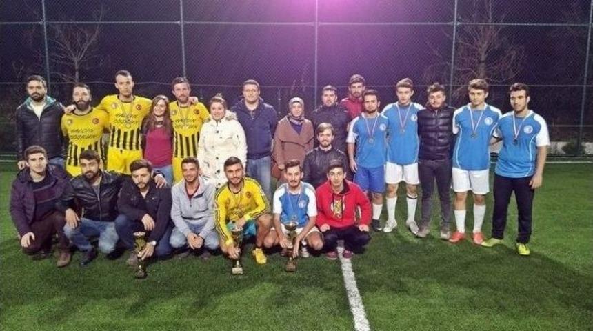 Lapseki Meslek Y&uuml;ksek Okulu&rsquo;nda Futbol Turnuvası