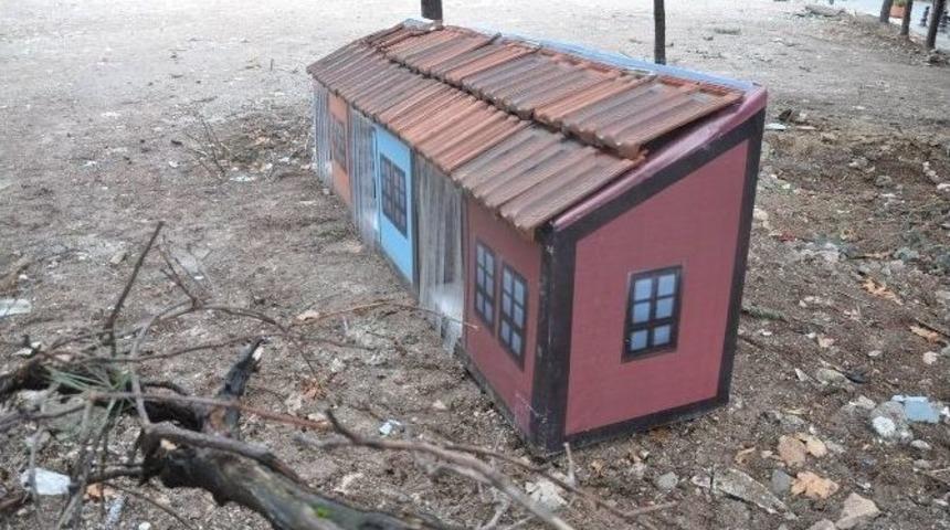 Tarihi Odunpazarı Evlerinin Maketinden Kedi K&ouml;pek Evi