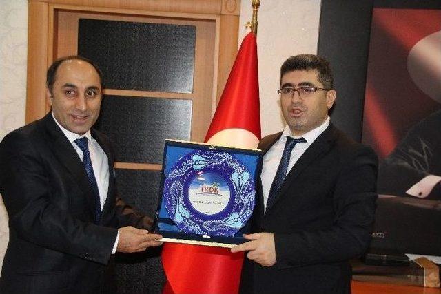 Tkdk İl Koordinatörü Turan’dan Kaymakam Çetin’e Plaket