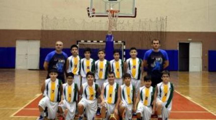 Başak Koleji’nin Küçük Erkekleri Şampiyonluğa Koşuyor