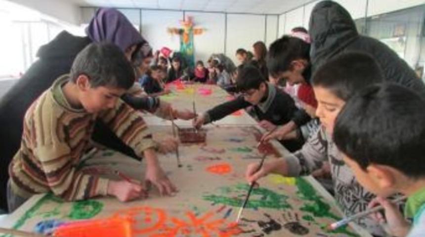 Engelli &Ccedil;ocuklar D&uuml;şler At&ouml;lyesinde