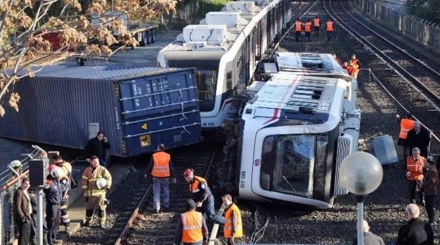Otuz Yolcu &Ouml;l&uuml;mden D&ouml;nd&uuml;