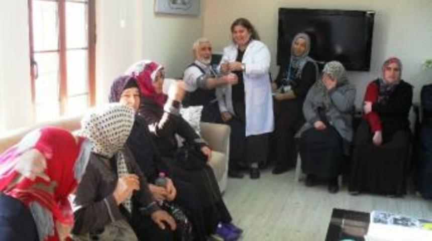 İzmit Belediyesi&rsquo;nden Emeklilere Sağlık Kontrol&uuml;