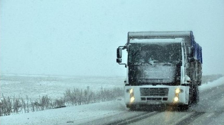 Kars&rsquo;ta Yoğun Kar Yağışı