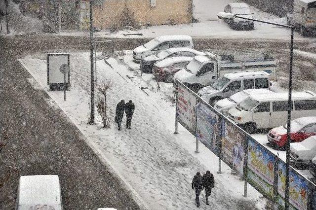 Kars’ta Yoğun Kar Yağışı