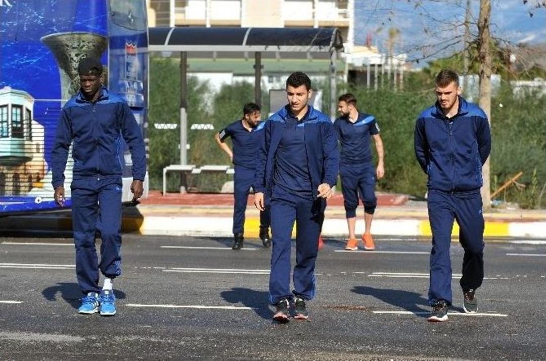 Farklı Renkler Cuma Namazında Buluştu