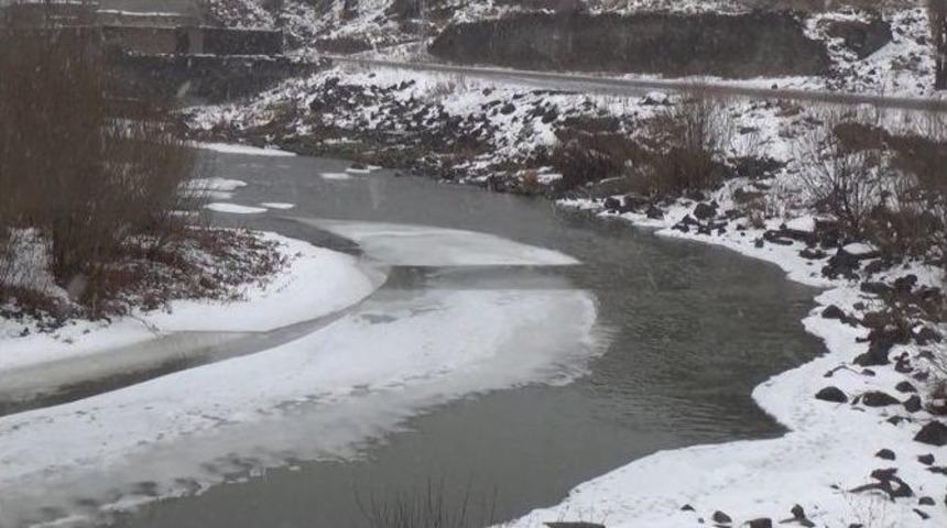 Kars &Ccedil;ayının Buzları &Ccedil;&ouml;z&uuml;ld&uuml;
