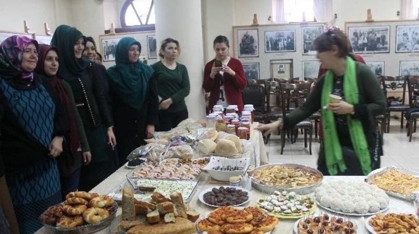 Niğdeli Kadınlar &Uuml;r&uuml;nlerini Sergiledi