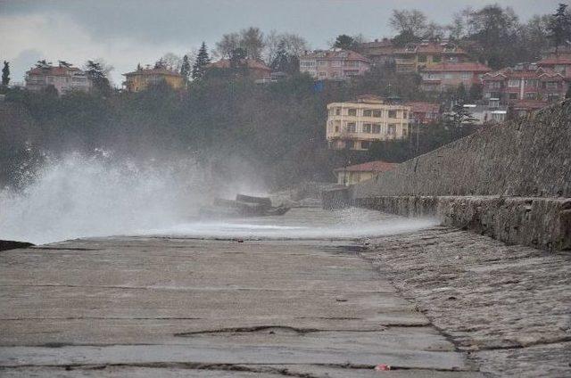 Karadeniz Coştu Liman Çöple Doldu