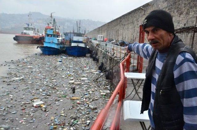 Karadeniz Coştu Liman Çöple Doldu