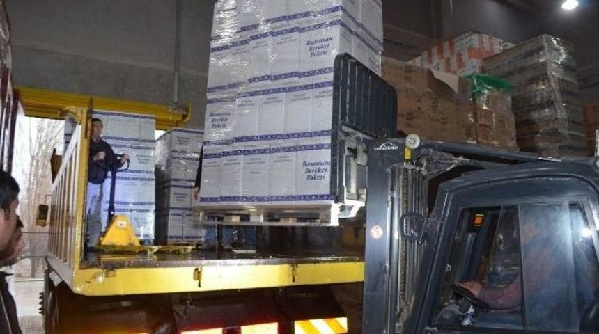 Bayırbucak T&uuml;rkmenlerine Kula&rsquo;dan &Uuml;&ccedil; Tır Yardım