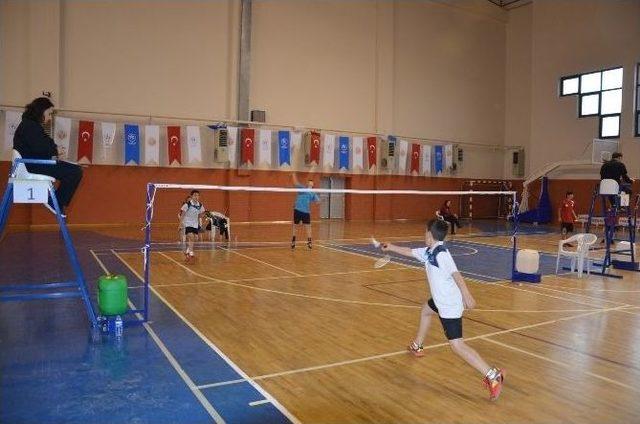 Anadolu Yıldızları Badminton Çeyrek Finalleri Fatsa’da Başladı