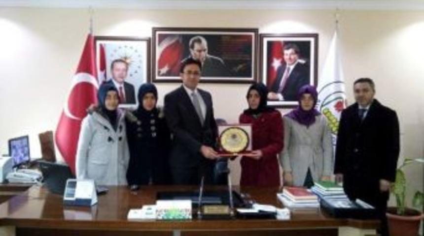 Lise &Ouml;ğrencilerinden Başkan Korkut&rsquo;a Plaket