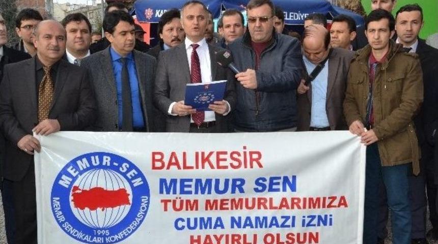 Memurlar İlk Resmi İzinli Cuma Namazını Kıldı