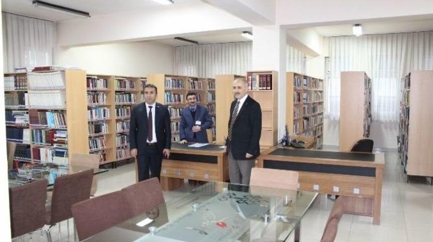 Cinoğlu, K&uuml;t&uuml;phaneyi Ziyaret Etti