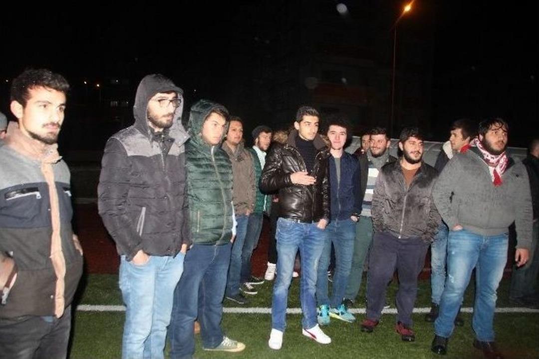 Taraftardan Son Antrenmanın Ardından Sporculara Baklava İkramı