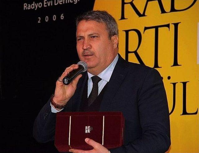 Yılın Belediye Başkanı Çerçi Ödülünü Aldı