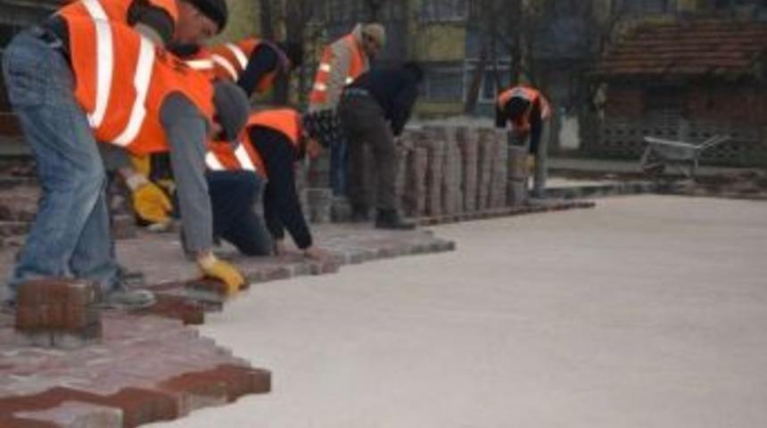 Suluova Belediyesi Park Yapım Ve Yenileme &Ccedil;alışmalarını S&uuml;rd&uuml;r&uuml;yor