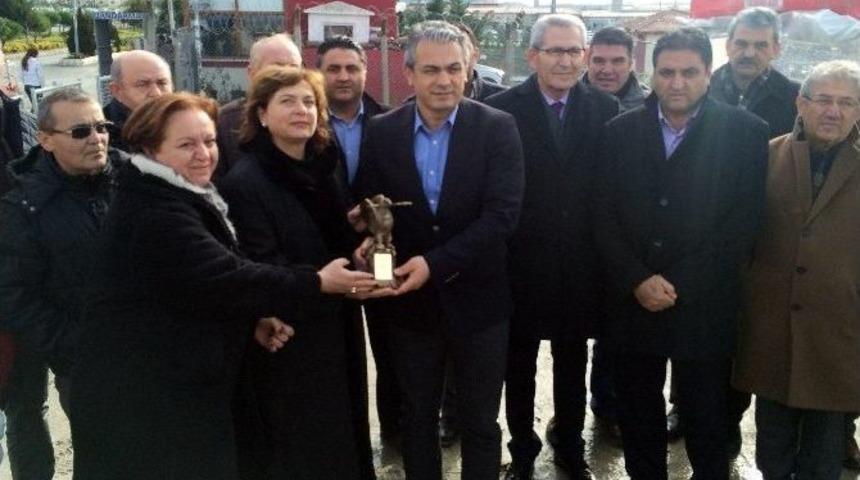 Can D&uuml;ndar&rsquo;a Karşıyaka Belediyesi&rsquo;nden Basın &Ouml;zg&uuml;rl&uuml;ğ&uuml; &Ouml;d&uuml;l&uuml;