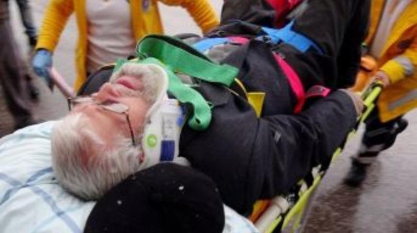 Otomobilin &Ccedil;arptığı Adam Hastanelik Oldu